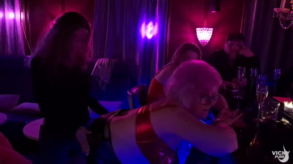 sexy foto nr. 9 von Völlig heiß, verrückt und geil an Silvester zusammen mit meiner Freundin!!!