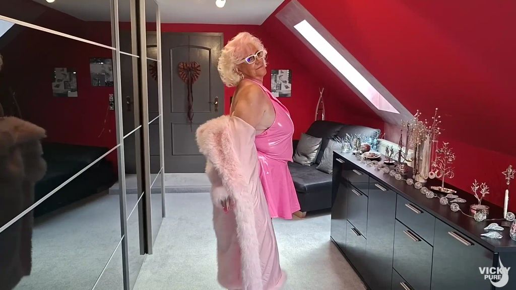 Vorschaubild zum Video „Erst Lady dann Schlampe in Pink!!!“ von pure vicky