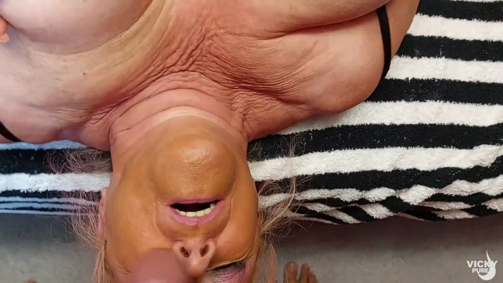 sexy foto nr. 9 von Zum ersten Mal Sperma in die Nase gespritzt bekommen