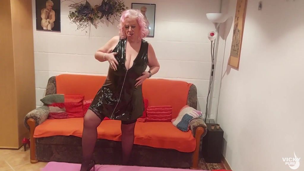 sexy foto nr. 1 von Mit Sperma befüllten Likör Becher völlig leer getrunken