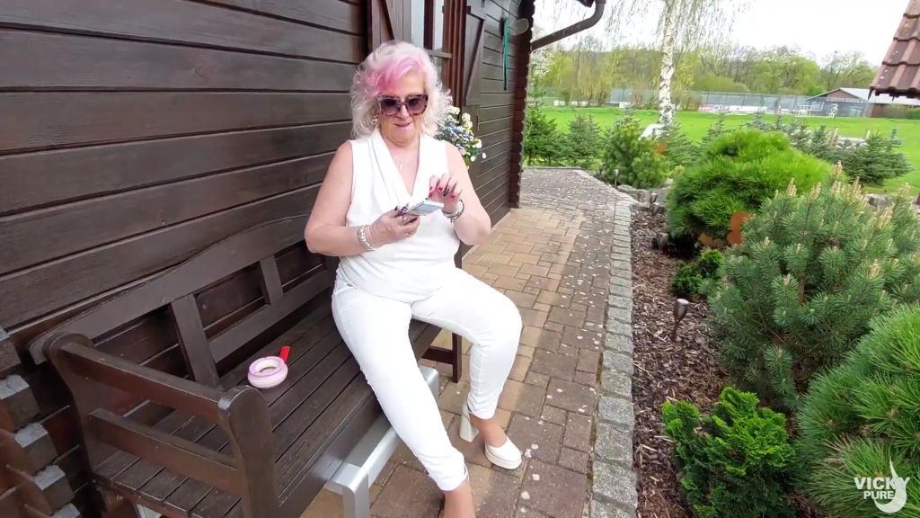 sexy foto nr. 1 von Zigarette und öffentliche Ttten Massage nach dem Frühlingsfest