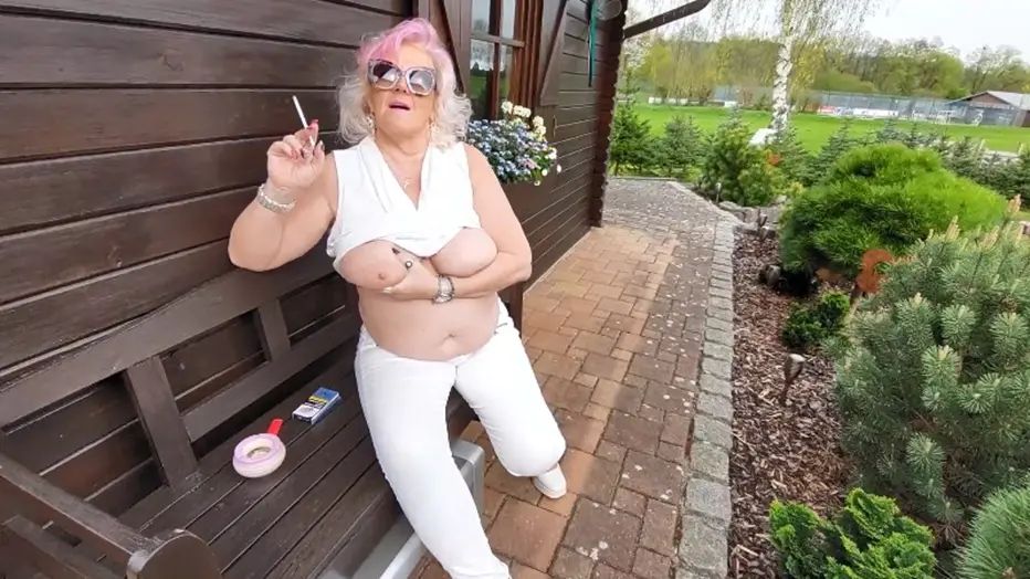 sexy foto nr. 10 von Zigarette und öffentliche Ttten Massage nach dem Frühlingsfest