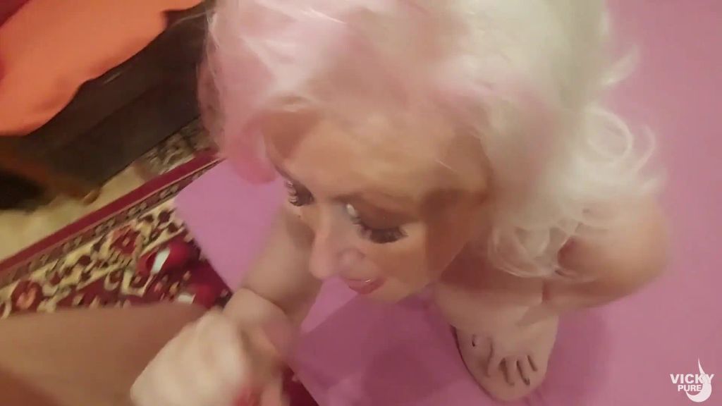 sexy foto nr. 8 von Sperma Räuberin Vicky - XXXL Cumshot
