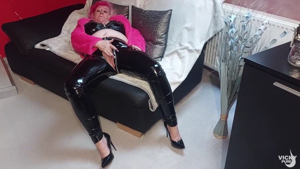 sexy foto nr. 5 von Rosa Pelz - geiles Lack - multipler Orgamsus