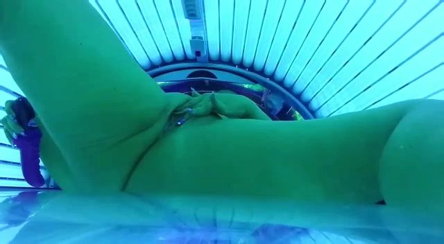 Vorschaubild 6 zum Video „1, NACKTVIDEO - SQUIRT IM SOLARIUM“