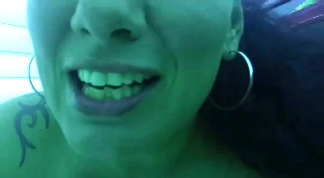 Vorschaubild 7 zum Video „1, NACKTVIDEO - SQUIRT IM SOLARIUM“