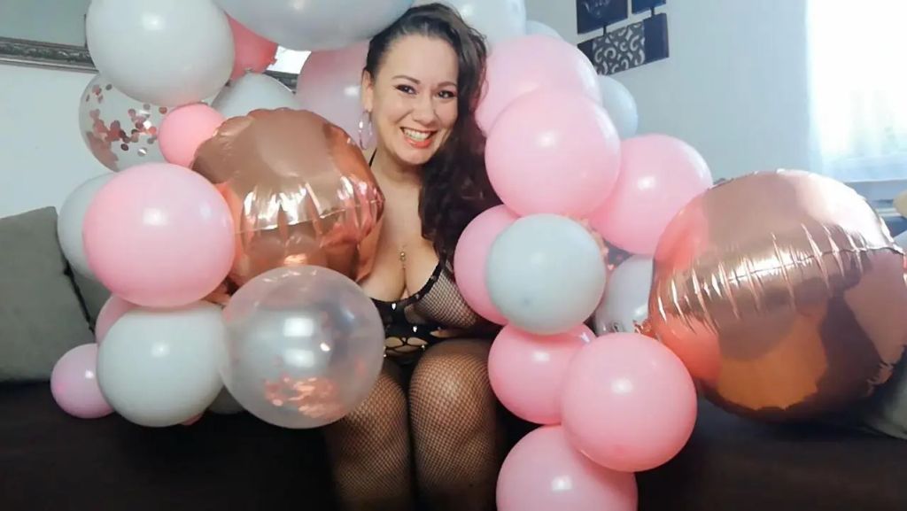 Vorschaubild zum Video „BALLON-RODEO... WENN DIE BALLONGIRLANDE ZUM RODEO EINLÄDT“ von Curvy Kiss