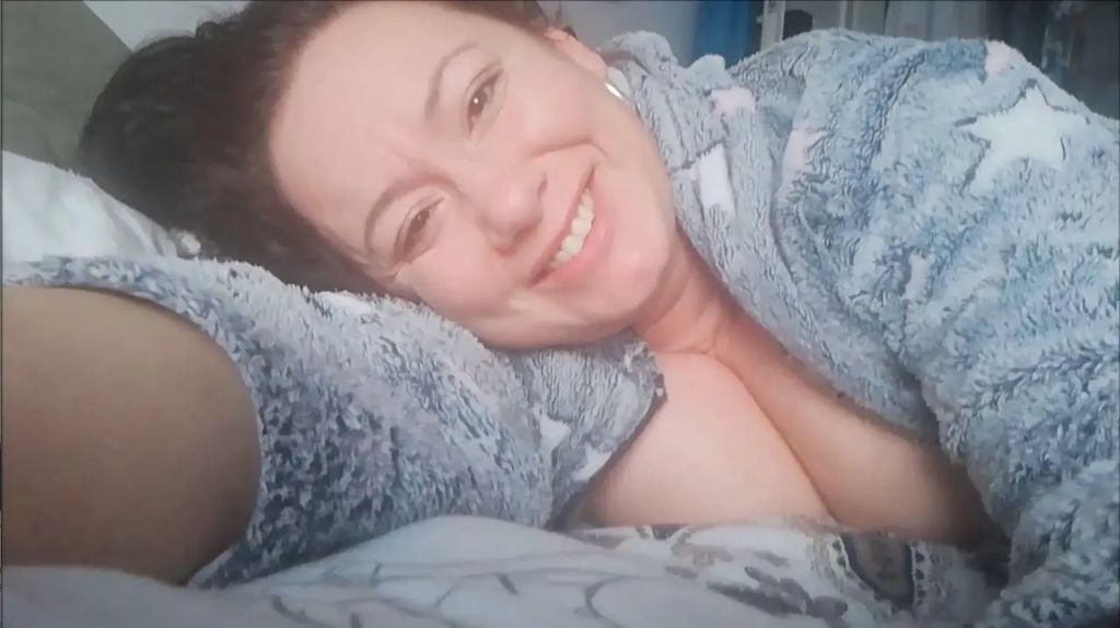 Vorschaubild zum Video „FEUCHTE TRÄUME SORGEN FÜR MORGEN ORGASMUS“ von Curvy Kiss