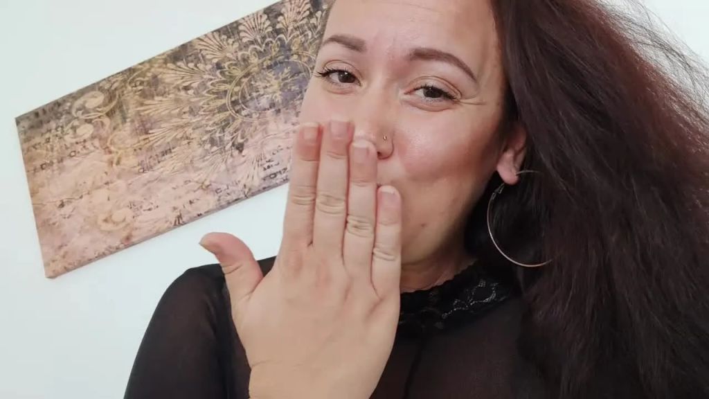 Vorschaubild 1 zum Video „USERWUNSCH!! GEILES NYLON-HIGH-HEEL LUDER“