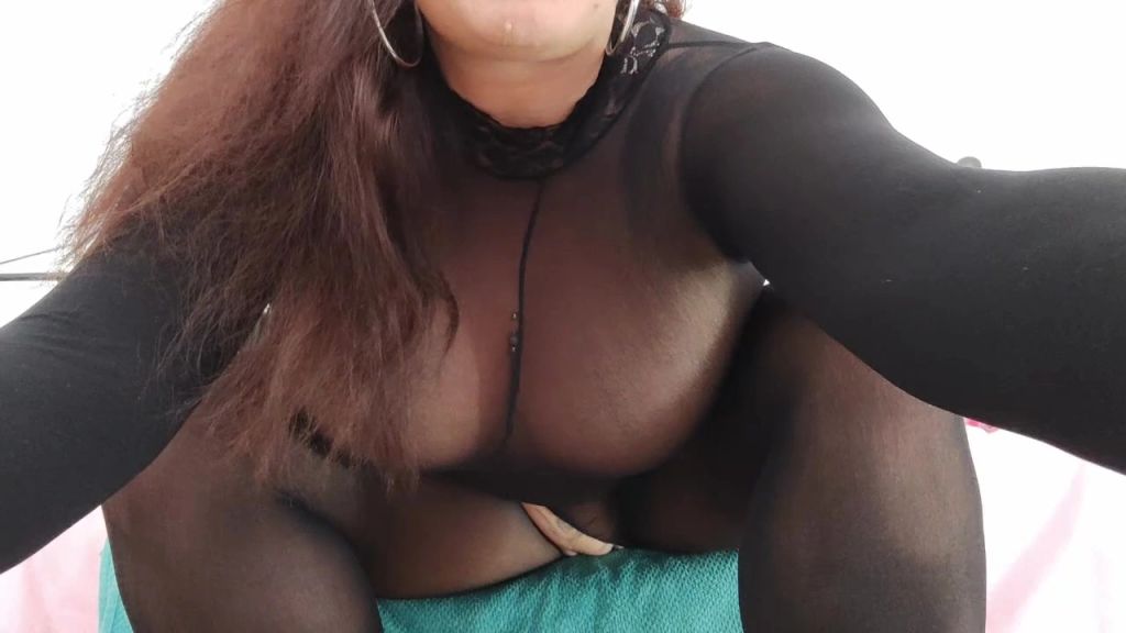 Vorschaubild 8 zum Video „USERWUNSCH!! GEILES NYLON-HIGH-HEEL LUDER“