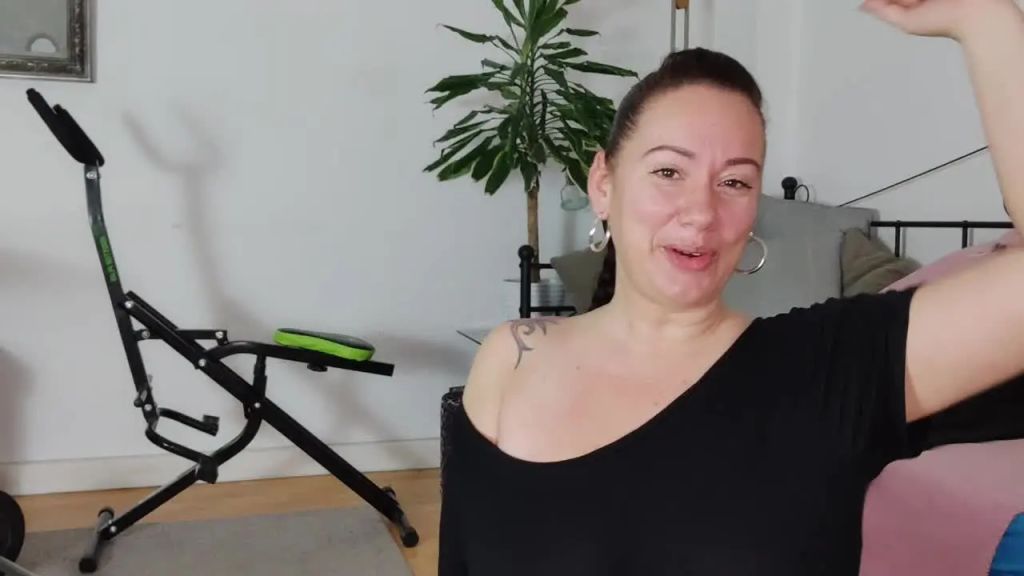 Vorschaubild 1 zum Video „SEXY SPORT CLIP! ICH FICKE MICH SCHLANK.... PUSSY WORKOUT!!!“