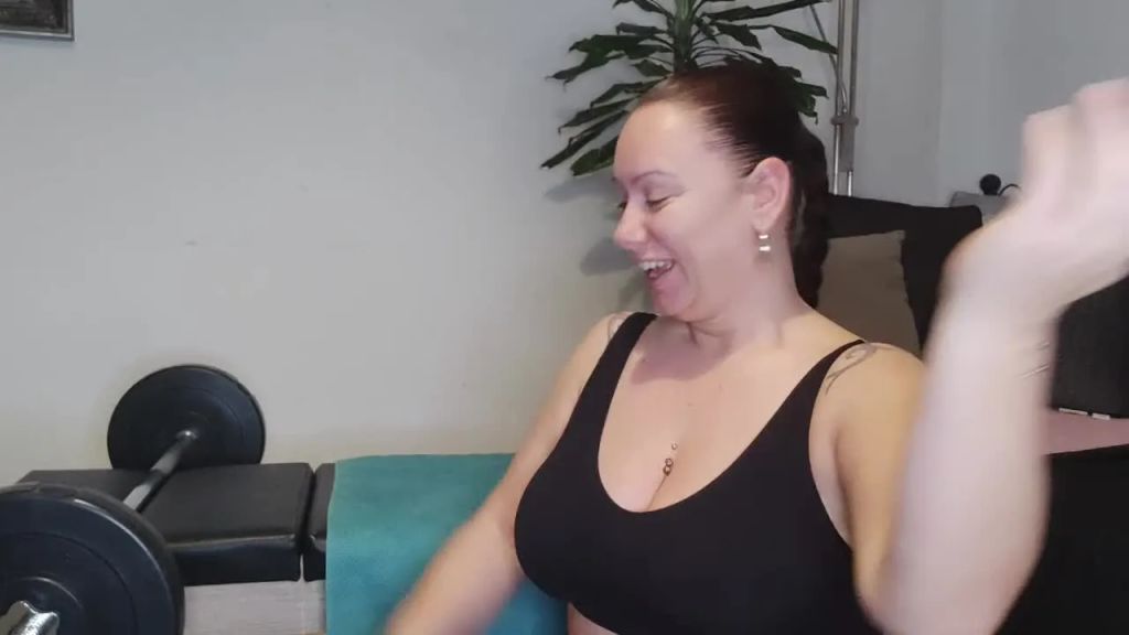 Vorschaubild 1 zum Video „FITNESS-FICK! ICH PUMPE NICHT NUR ICH STOPFE AUCH DIE PUSSY“
