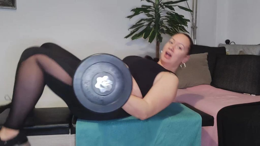 Vorschaubild 2 zum Video „FITNESS-FICK! ICH PUMPE NICHT NUR ICH STOPFE AUCH DIE PUSSY“