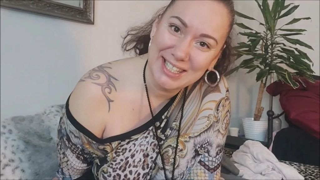 Vorschaubild zum Video „ZUM ORGASMUS GEFINGERT!! WENN DIE SPIELZEUGE WEG SIND...“ von Curvy Kiss