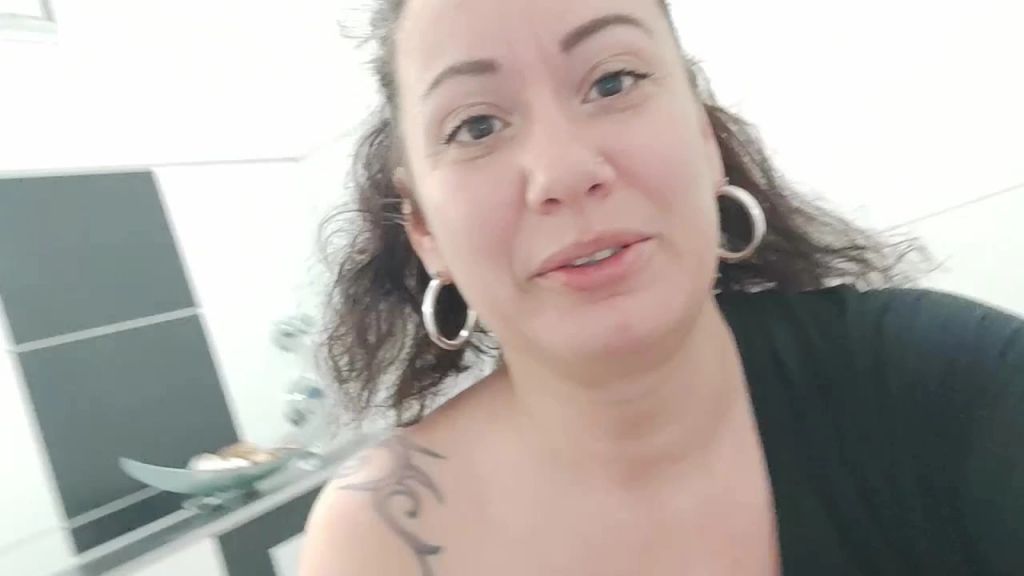 Vorschaubild 4 zum Video „NS ÖFFI…UND WIE IMMER KEIN KLOPAPIER!!! Ich spritz allesvoll“