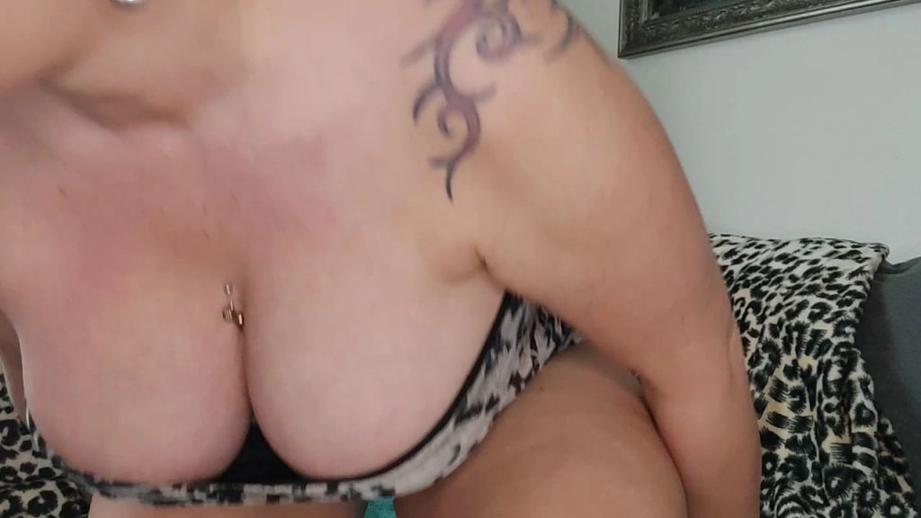 Vorschaubild 3 zum Video „Ich bin in Fummel Stimmung, da hilft nur der XXL VIBRATOR!!“