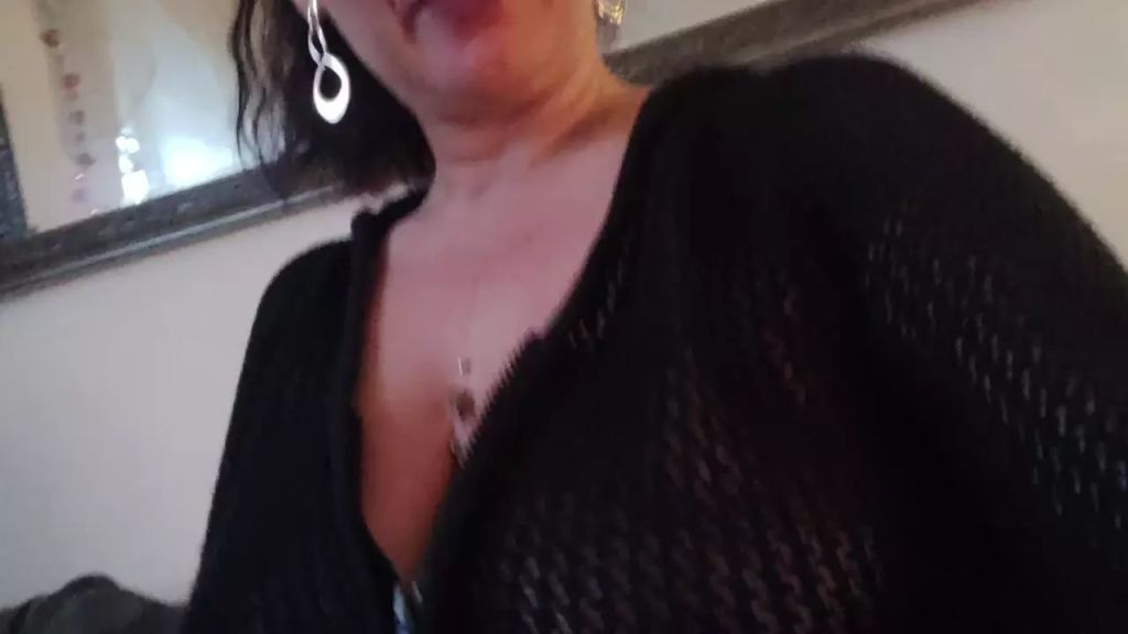 Vorschaubild zum Video „Meine Vorsätze fürs neue Jahr?!Ich muss mehr gestopft werden“ von Curvy Kiss