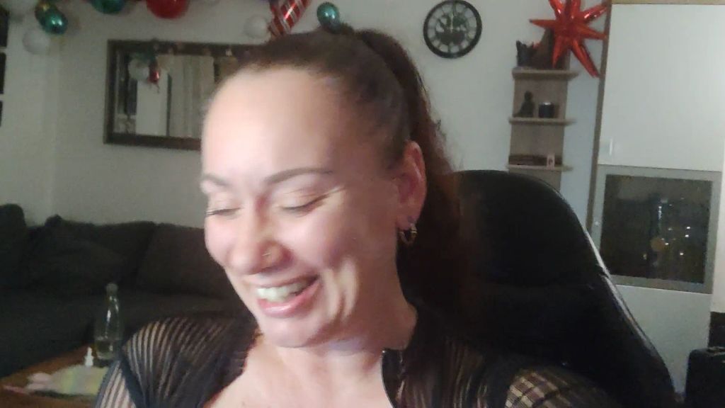 Vorschaubild 8 zum Video „Lieber Weihnachtsmann, ich wünsche mir einen Orgasmus!“