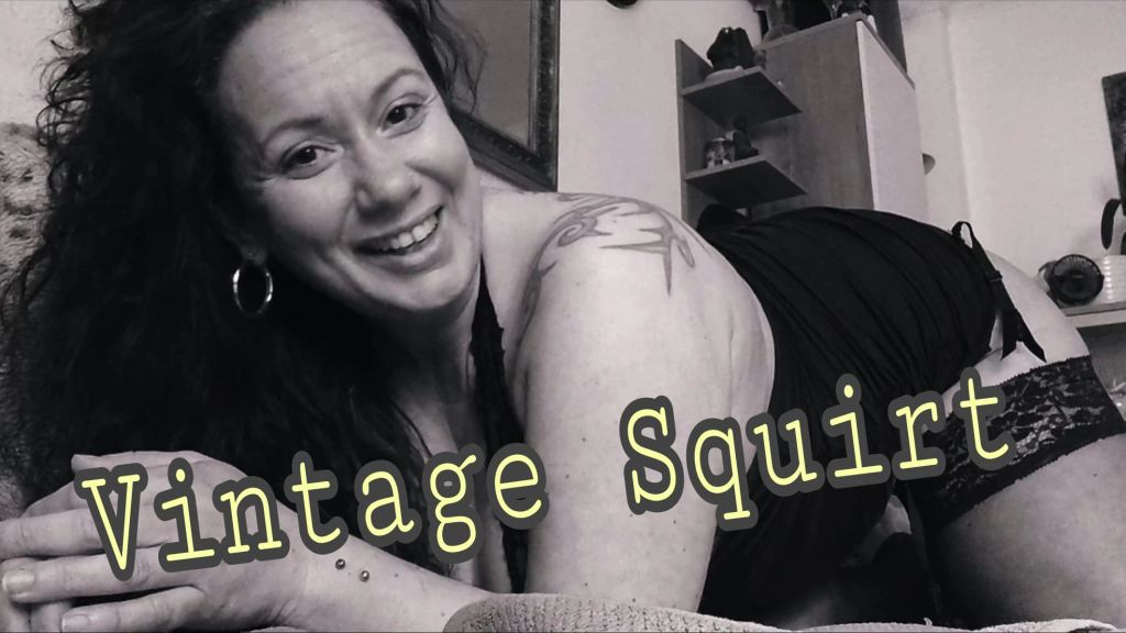 Vorschaubild zum Video „Vintage-Squirt“ von Curvy Kiss