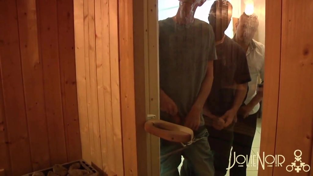 sexy foto nr. 3 von versauter fickspass in der hotelsauna