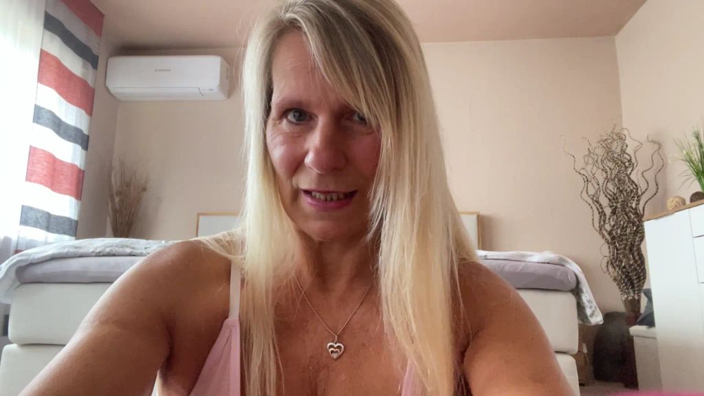 sexy foto nr. 2 von DirtyTalk Nasse Fotze und Rot Lackierte Fußnägel