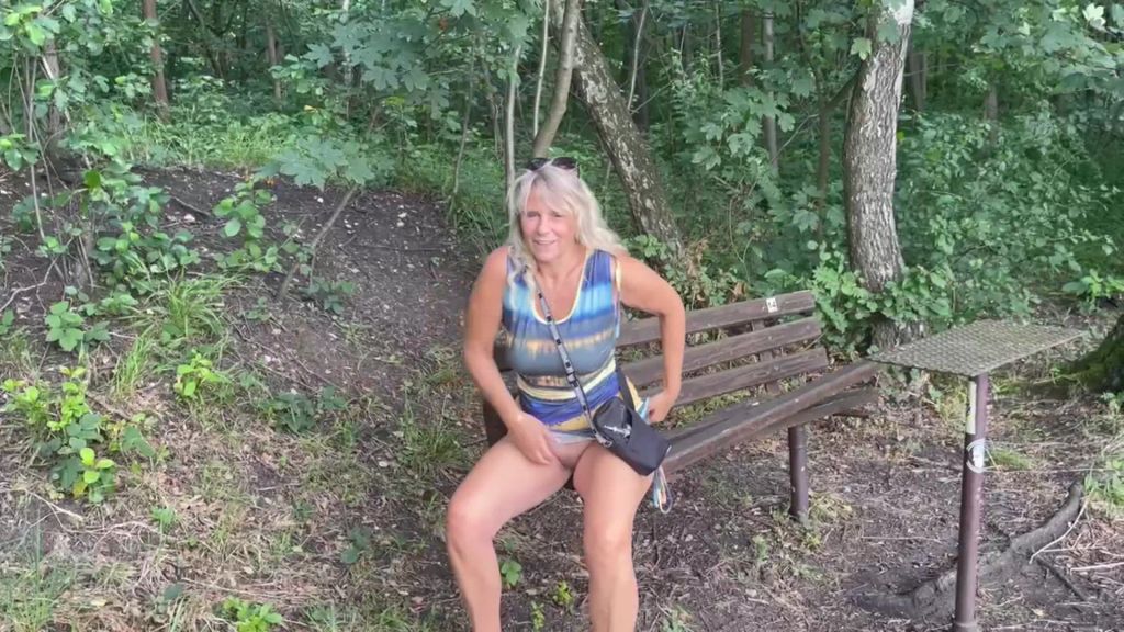 sexy foto nr. 4 von Auf der Bank Heftig Gepisst