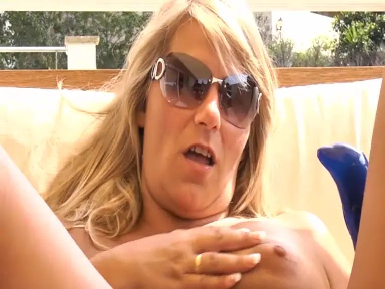 sexy foto nr. 1 von Dildospiele auf der Terasse