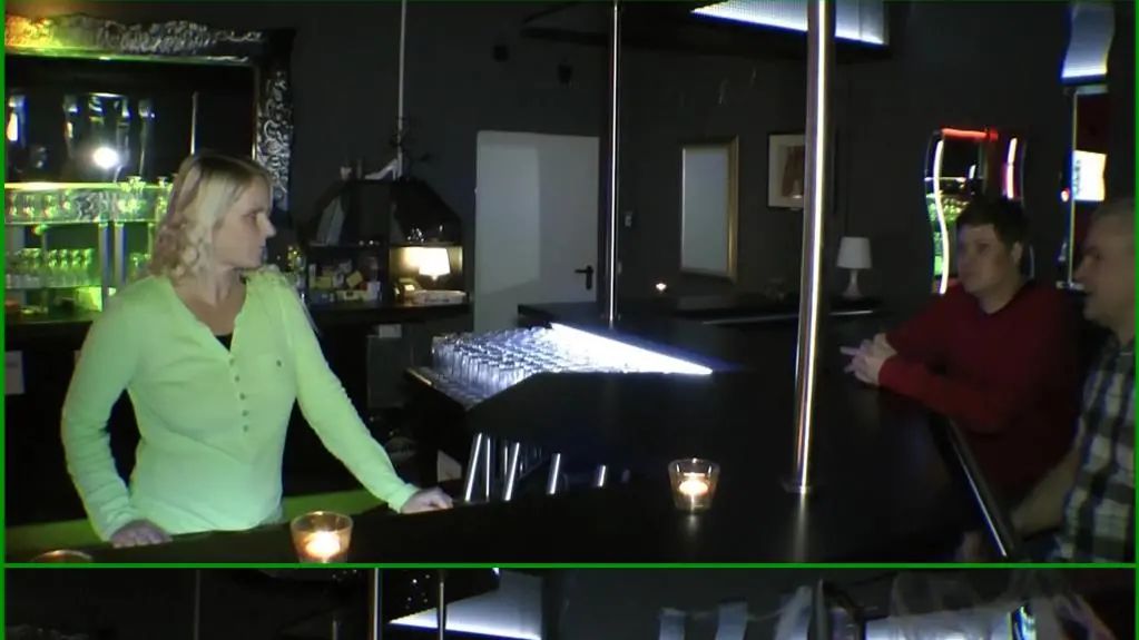 2 Schwänze an der Bar entsaftet