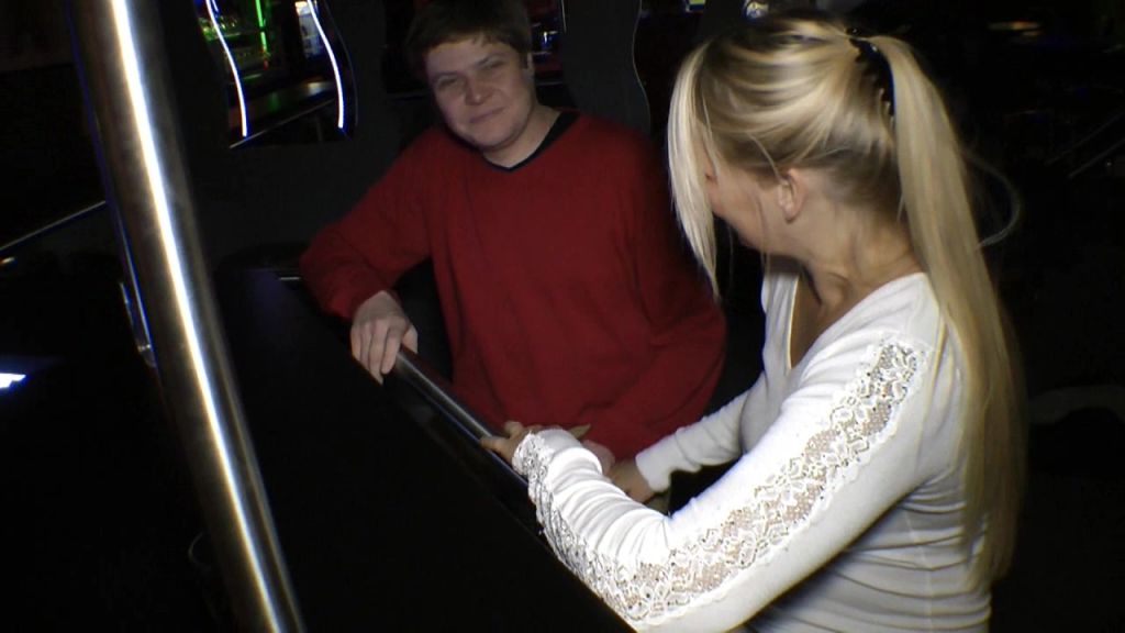 sexy foto nr. 2 von Blowjob an der Theke