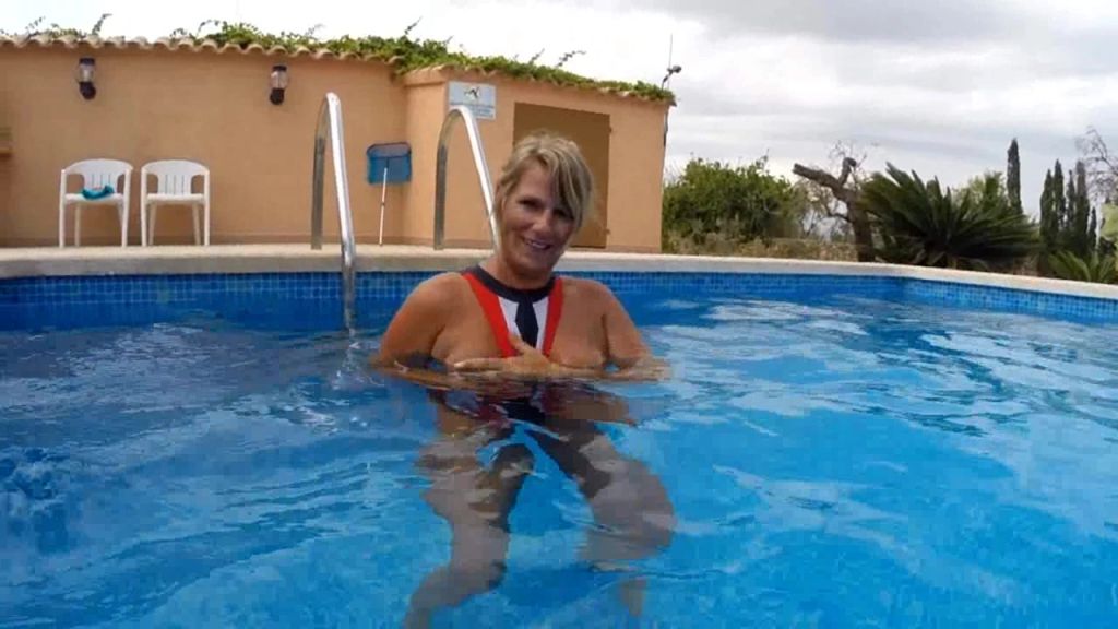 sexy foto nr. 2 von 2 Lesben unter Wasser gefilmt