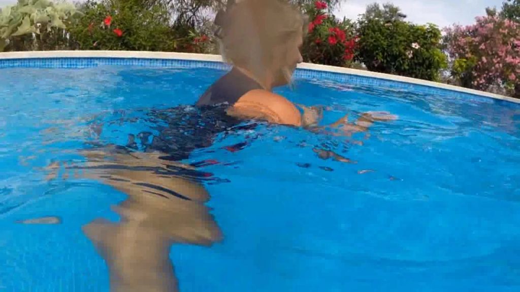 sexy foto nr. 4 von 2 Lesben unter Wasser gefilmt