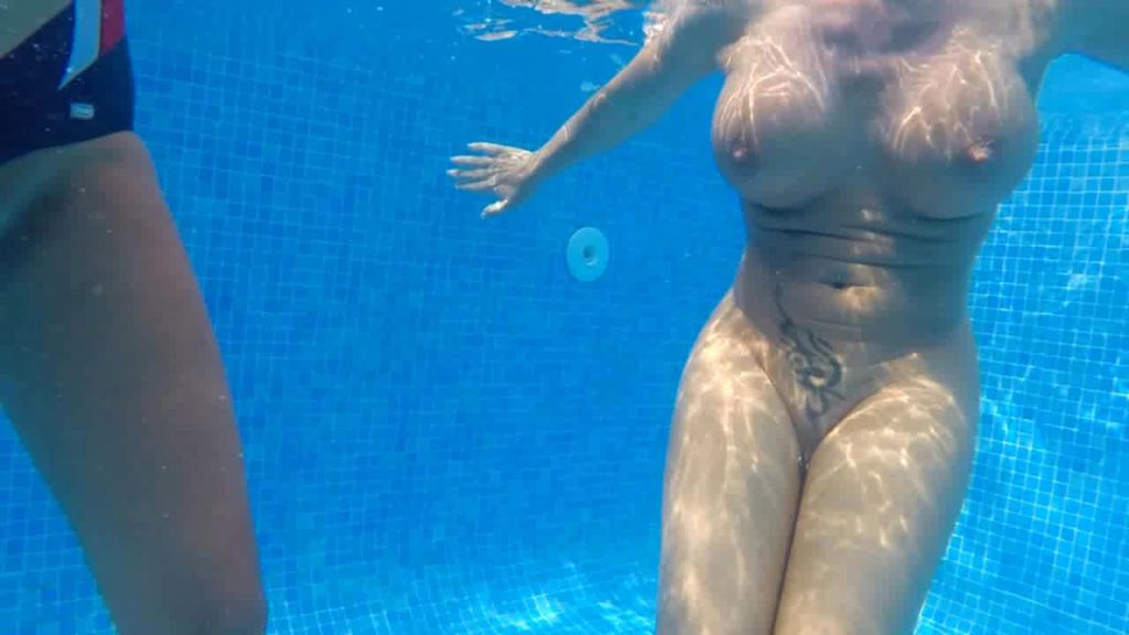 sexy foto nr. 6 von 2 Lesben unter Wasser gefilmt