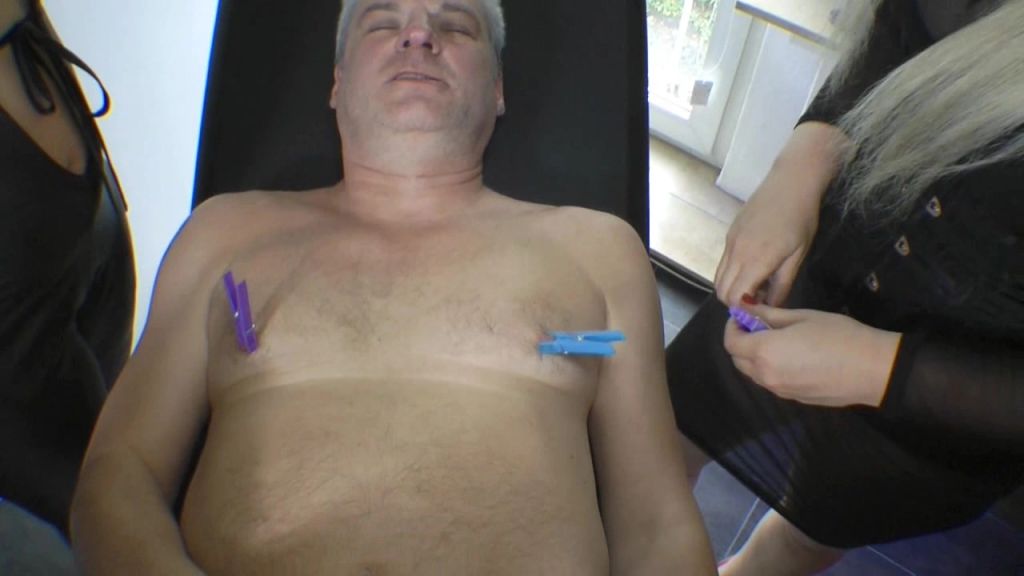 sexy foto nr. 3 von 3 Dominas und der Test Sklave
