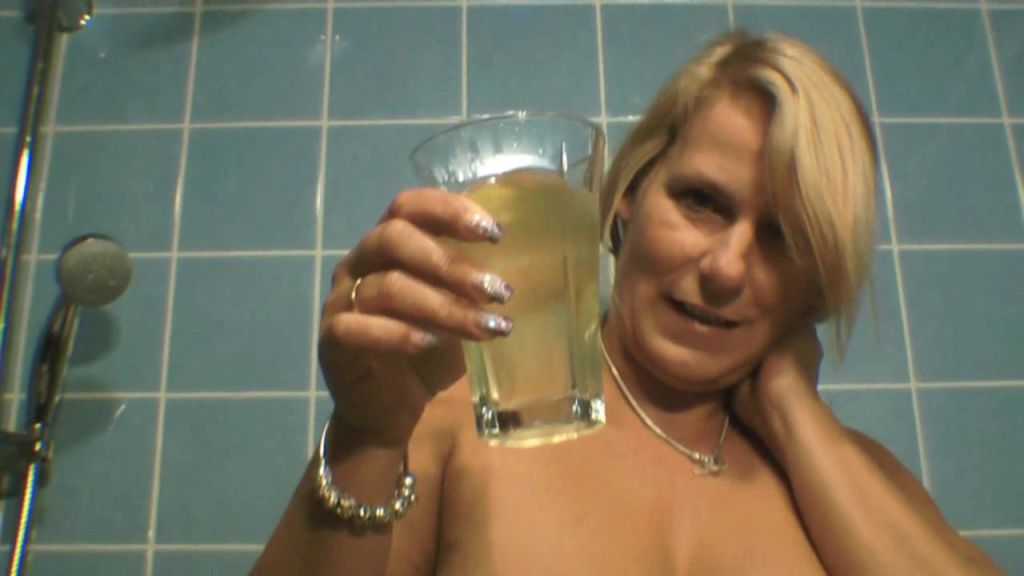 sexy foto nr. 6 von 3 Gläser voll Pisse für dich