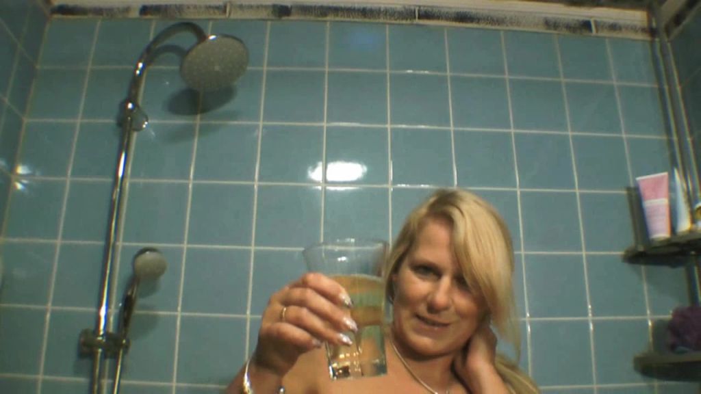 sexy foto nr. 8 von 3 Gläser voll Pisse für dich