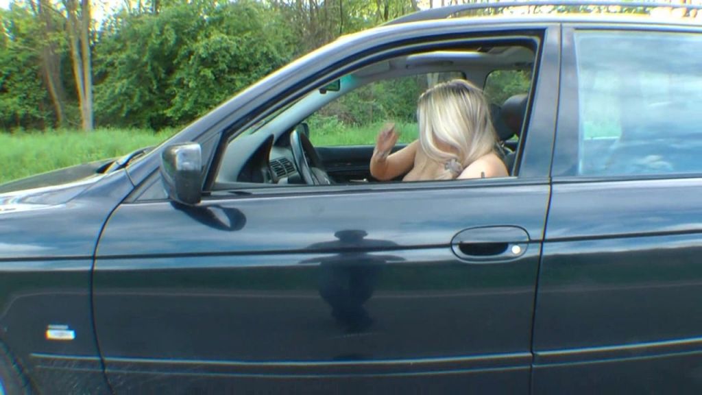sexy foto nr. 10 von Geile Fotzen nackt im Auto