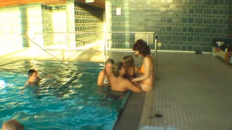 sexy foto nr. 5 von Bei Lesbenspiel Erwischt und Hausverbot bekommen
