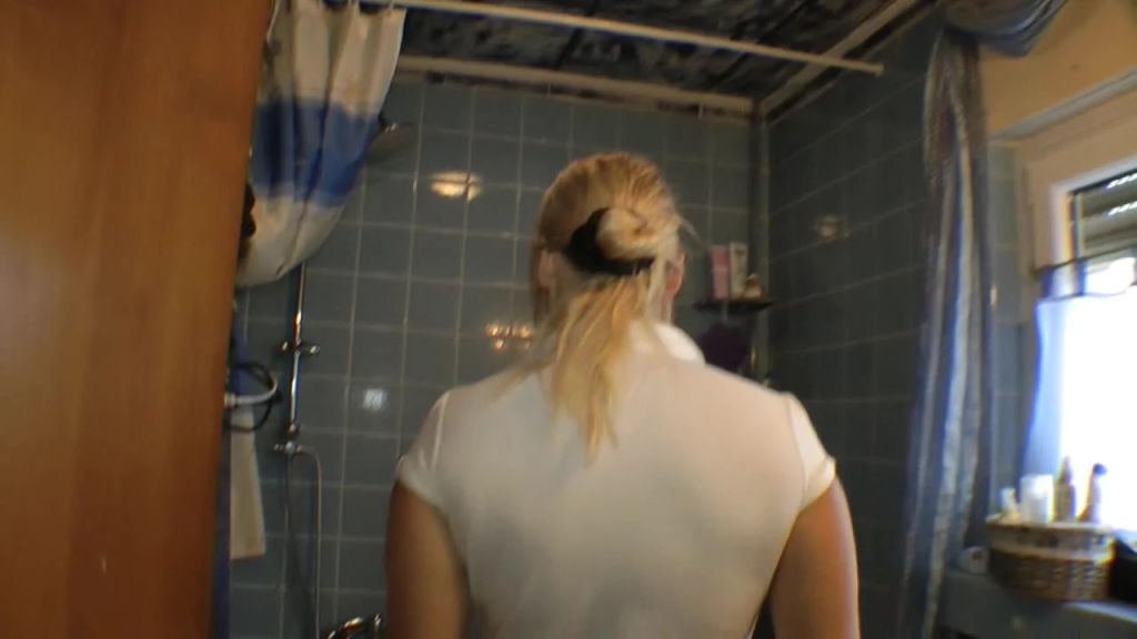 sexy foto nr. 2 von Wet Shirt Piss