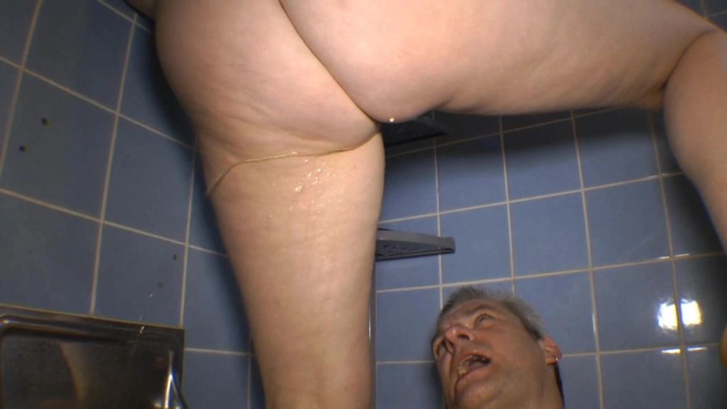 sexy foto nr. 4 von 3er Pisserei in der Wanne