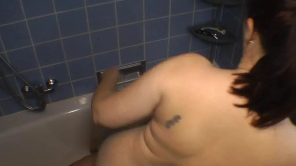 3er Pisserei in der Wanne
