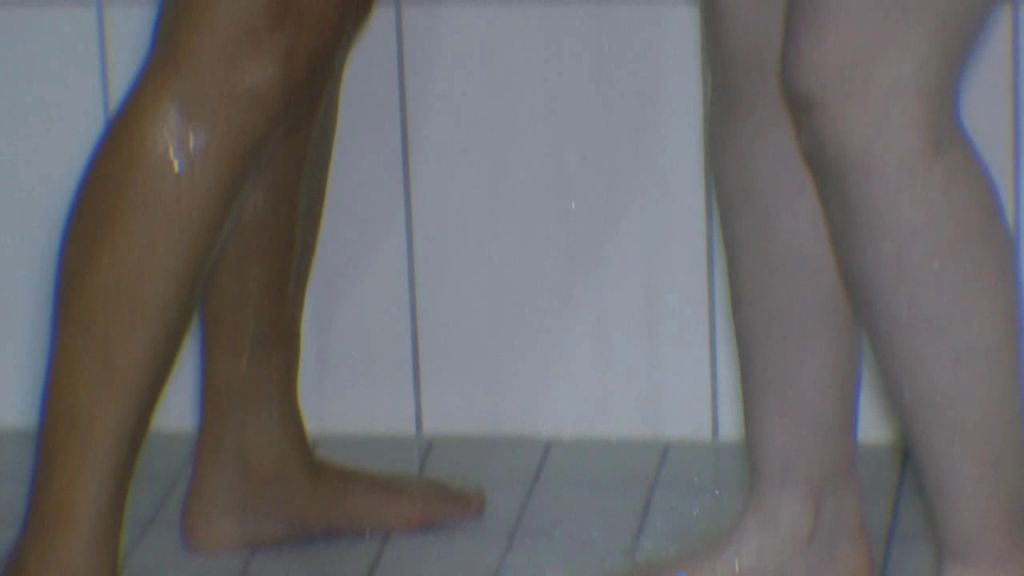 sexy foto nr. 4 von Lesbenspiele in der Schwimmbad Dusche