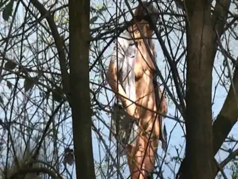 sexy foto nr. 2 von Upskirt am See