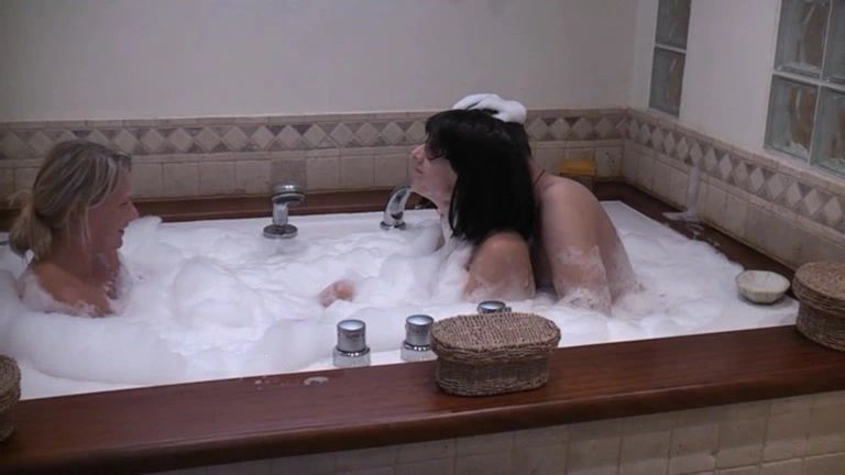 sexy foto nr. 2 von Blasen im Wirlpool