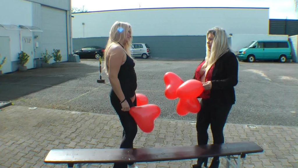 sexy foto nr. 2 von Balloon Milfs