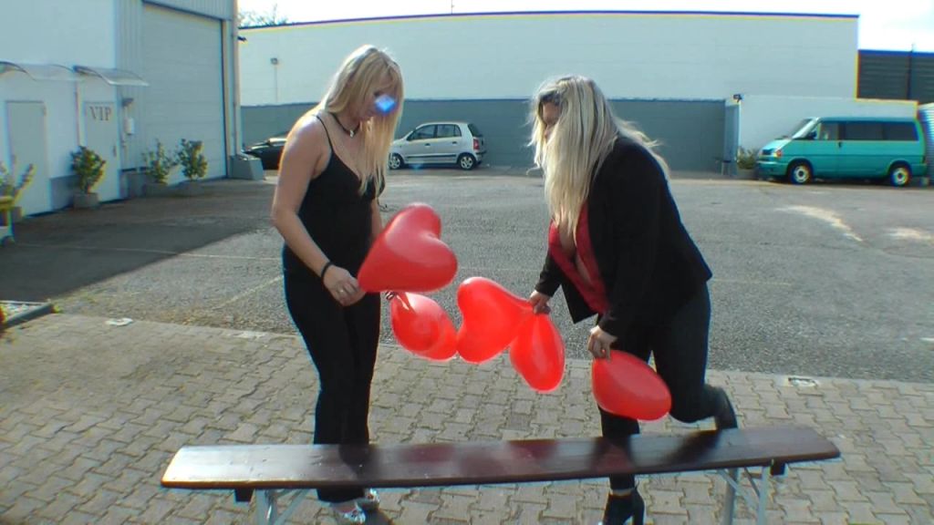 sexy foto nr. 3 von Balloon Milfs