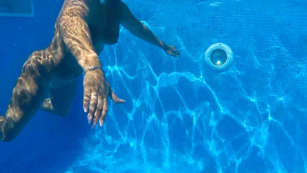 sexy foto nr. 4 von Nackt im Pool - Unter Wasser Kamera
