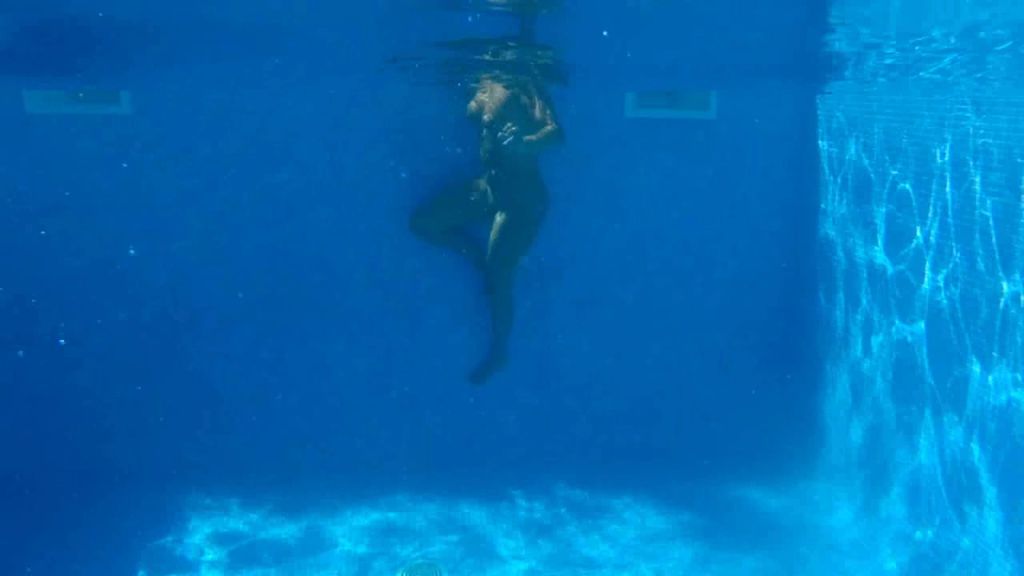 sexy foto nr. 9 von Nackt im Pool - Unter Wasser Kamera
