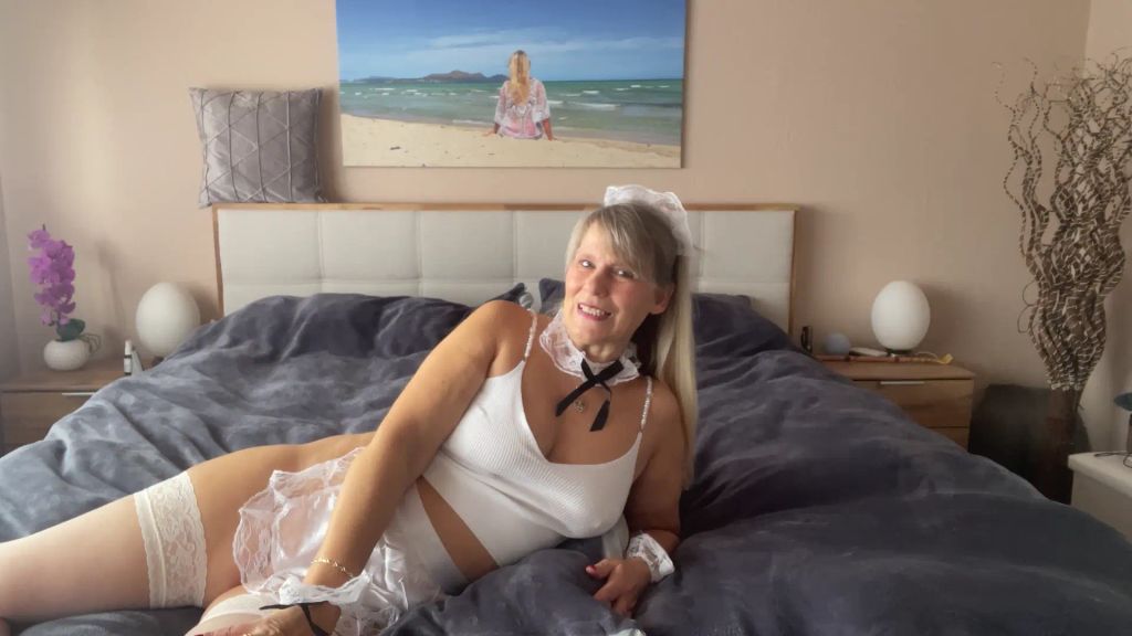 sexy foto nr. 1 von Dein Dienstmädchen hat eine nasse Fotze