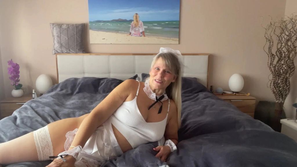Dein Dienstmädchen hat eine nasse Fotze