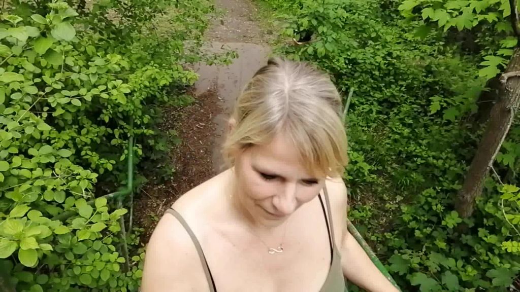 sexy foto nr. 2 von Auf der Brücke im Wald Geblasen